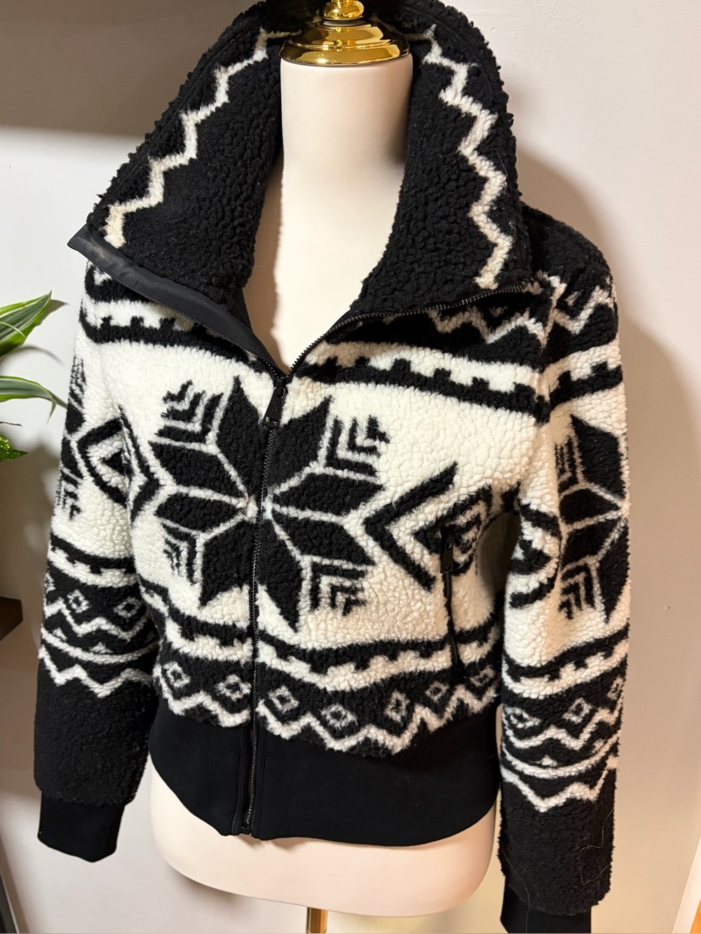 Women’s Ralph Lauren Black and Cream short Nordic Sherpa Zip jacket